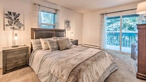 2 bedrooms, bed sheets - Cozy Forest Abode in Woodinville Wine Country (Kirkland)