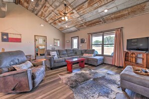 المنشأة من الداخل