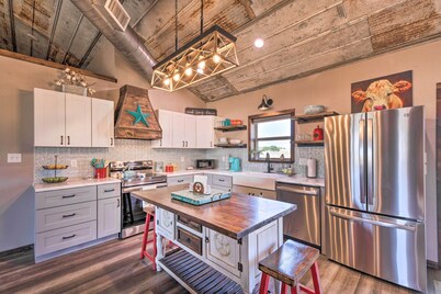 离市区8英里的现代Stephenville农舍！