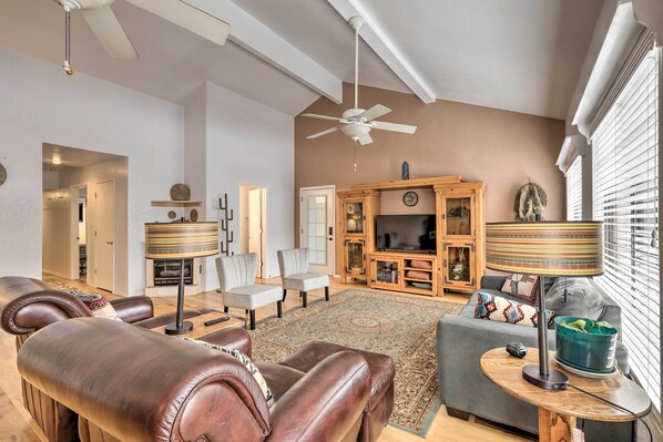 TV, fireplace, books - Rustic Vacation Rental in Williams! (Williams)