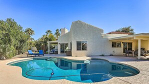 A modern house with a swimming pool, patio furniture, and a clear blue sky. - Dog-friendly Scottsdale Retreat w/ Private Pool! (Scottsdale)