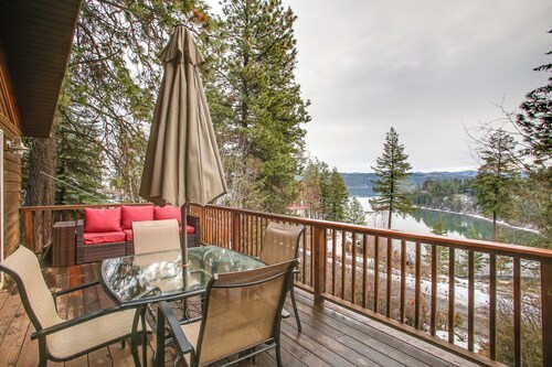 Cave Bay Vacation Rental w/ Game Room!