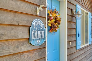 Cottage (3 Bedrooms) | Interior - Cave Bay Vacation Rental w/ Game Room! (Worley)