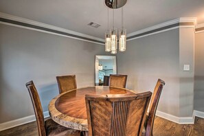 House (4 Bedrooms) | Interior