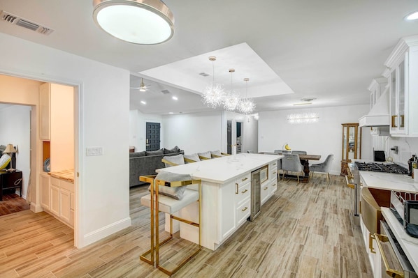 House (3 Bedrooms) | Interior