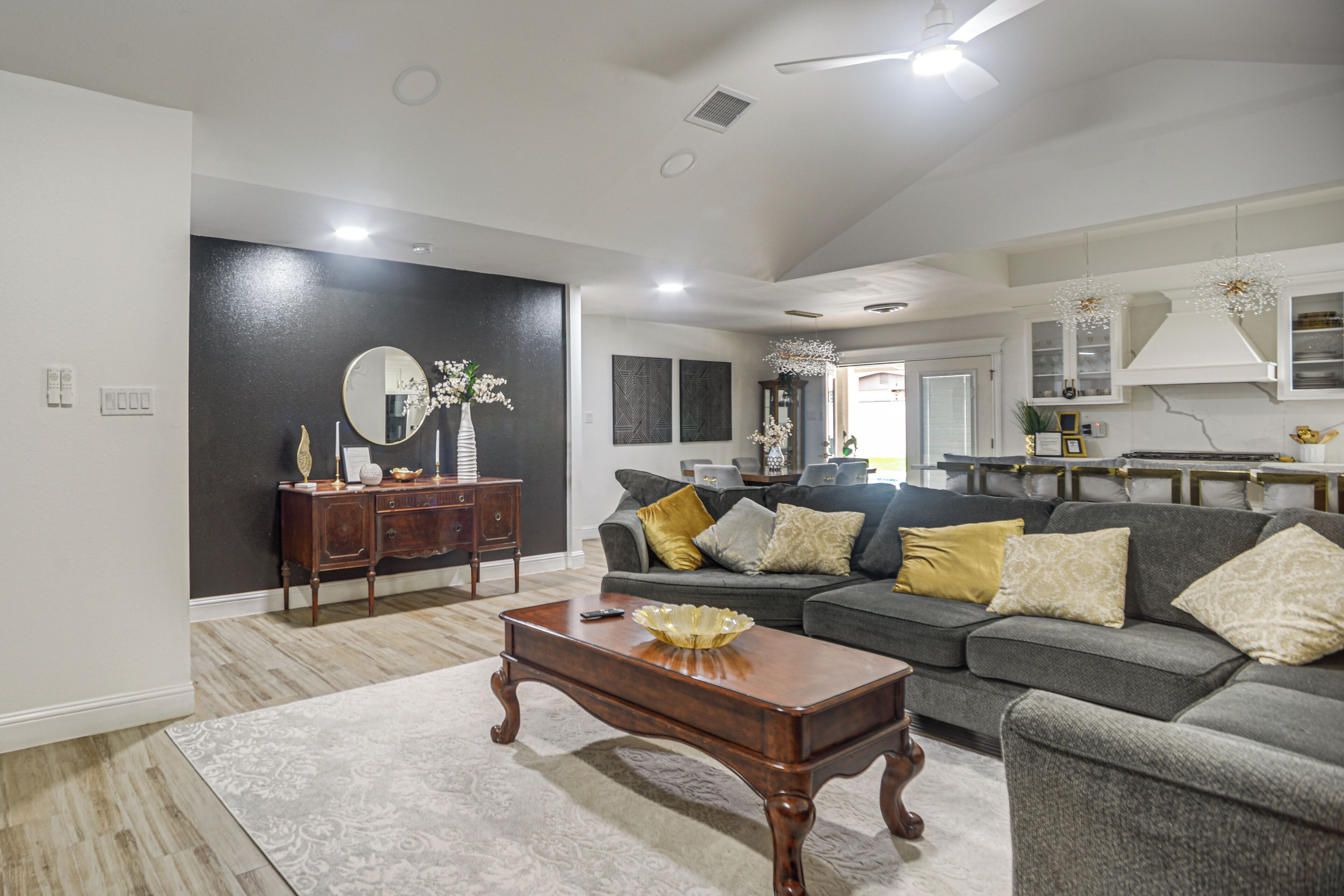 House (3 Bedrooms) | Interior