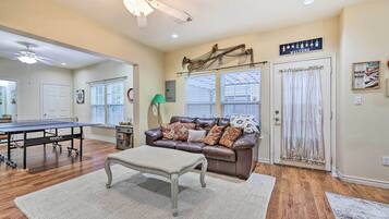 Apartment (2 Bedrooms) | Front of property