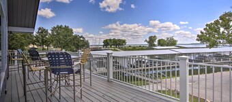 호수까지 도보 거리: 아프톤의 타운홈, 핫 터브 있음!