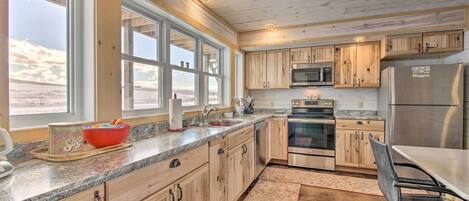 House (5 Bedrooms) | Interior