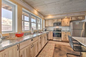 House (5 Bedrooms) | Interior