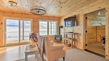 House (5 Bedrooms) | Interior