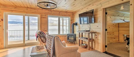 House (5 Bedrooms) | Interior