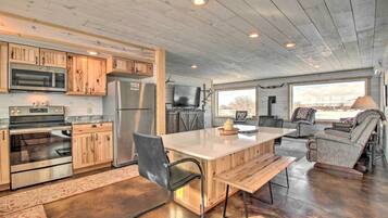 House (5 Bedrooms) | Interior