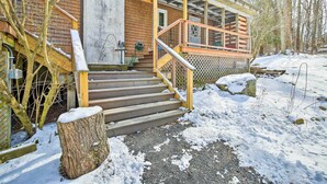 A wooden cabin with a porch, steps leading to a door, and a snow-covered ground. - West Cornwall Cabin ~ 4 Mi to Covered Bridge! (West Cornwall)
