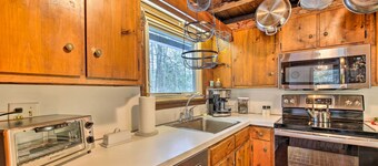 West Cornwall Cabin ~ 4 Mi to Covered Bridge!