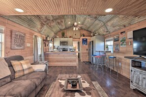 House (1 Bedroom) | Interior