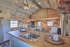 House (1 Bedroom) | Interior