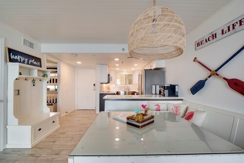 Private Beach Access & Gulf Views: Hudson Condo!