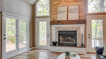 House (5 Bedrooms) | Interior