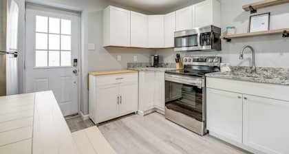 Pet-friendly Knoxville Apartment ~ 11 Mi to UT!