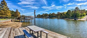 Walk to Cedar Creek Reservoir: Home w/ Fire Pit!