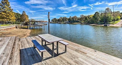 Walk to Cedar Creek Reservoir: Home w/ Fire Pit!