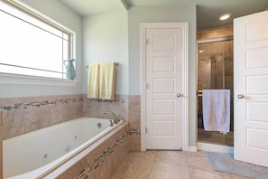 House (3 Bedrooms) | Interior - Near Hiking & Biking: Convenient Home in Rogers! (Rogers)