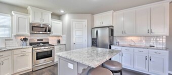 Near Hiking & Biking: Convenient Home in Rogers!