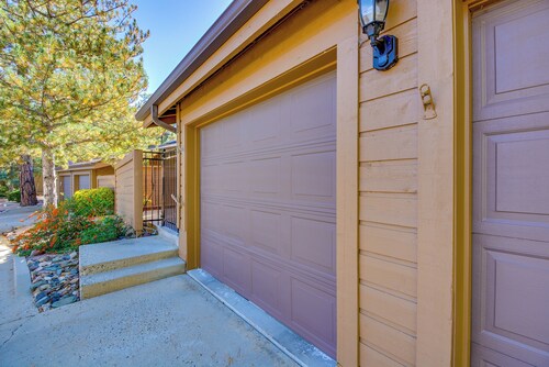Pet-friendly Prescott Townhome w/ Fireplace!