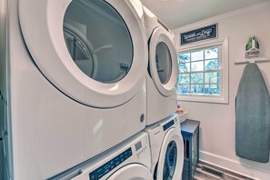 House (3 Bedrooms) | Interior - Family-friendly New Bern Home w/ Backyard! (New Bern)