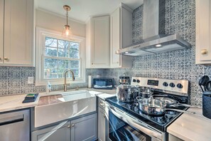 House (3 Bedrooms) | Interior - Family-friendly New Bern Home w/ Backyard! (New Bern)