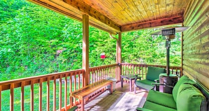 3 Mi to Museums: Smoky Mountains Cabin w/ Deck