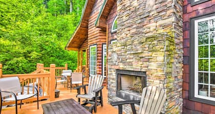 3 Mi to Museums: Smoky Mountains Cabin w/ Deck