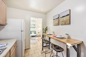 Cottage (1 Bedroom) | Interior - Quiet Carpinteria Cottage By Town & Beaches (Carpinteria)