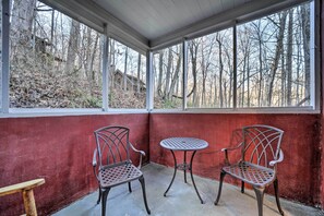 Terrace/patio - Maggie Valley Cottage Near Festival Grounds! (Maggie Valley)