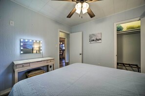 2 bedrooms, laptop workspace, iron/ironing board, bed sheets - Maggie Valley Cottage Near Festival Grounds! (Maggie Valley)