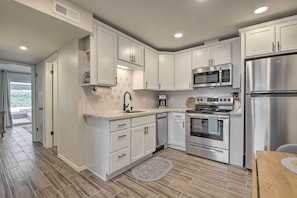 Apartment (2 Bedrooms) | Interior - Walk to Old Town Scottsdale: Apartment w/ Patio! (Scottsdale)