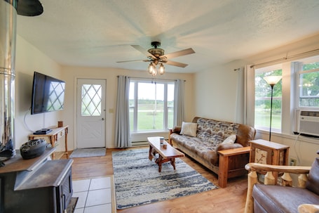 Interior. Pet-friendly & Peaceful Northern Michigan Gem