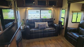 Älytelevisio, takka, stereot