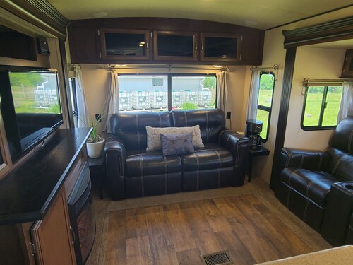 Country Living on 32 Acre Farm