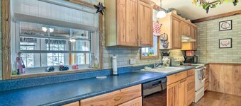 Charming Ingram Home w/ Yard & Furnished Patio!