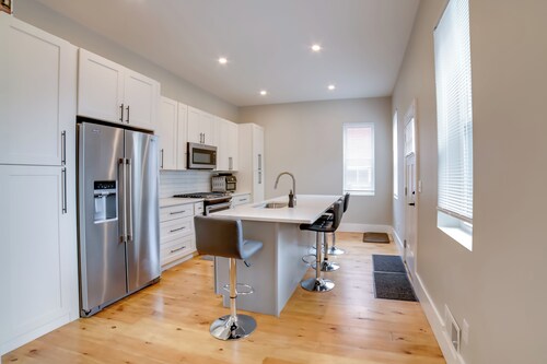 Well-appointed Pittsburgh Home: 1 Mi to Dtwn!