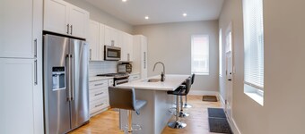 Well-appointed Pittsburgh Home: 1 Mi to Dtwn!