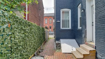 House (1 Bedroom) | Interior