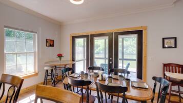 House (5 Bedrooms) | Interior