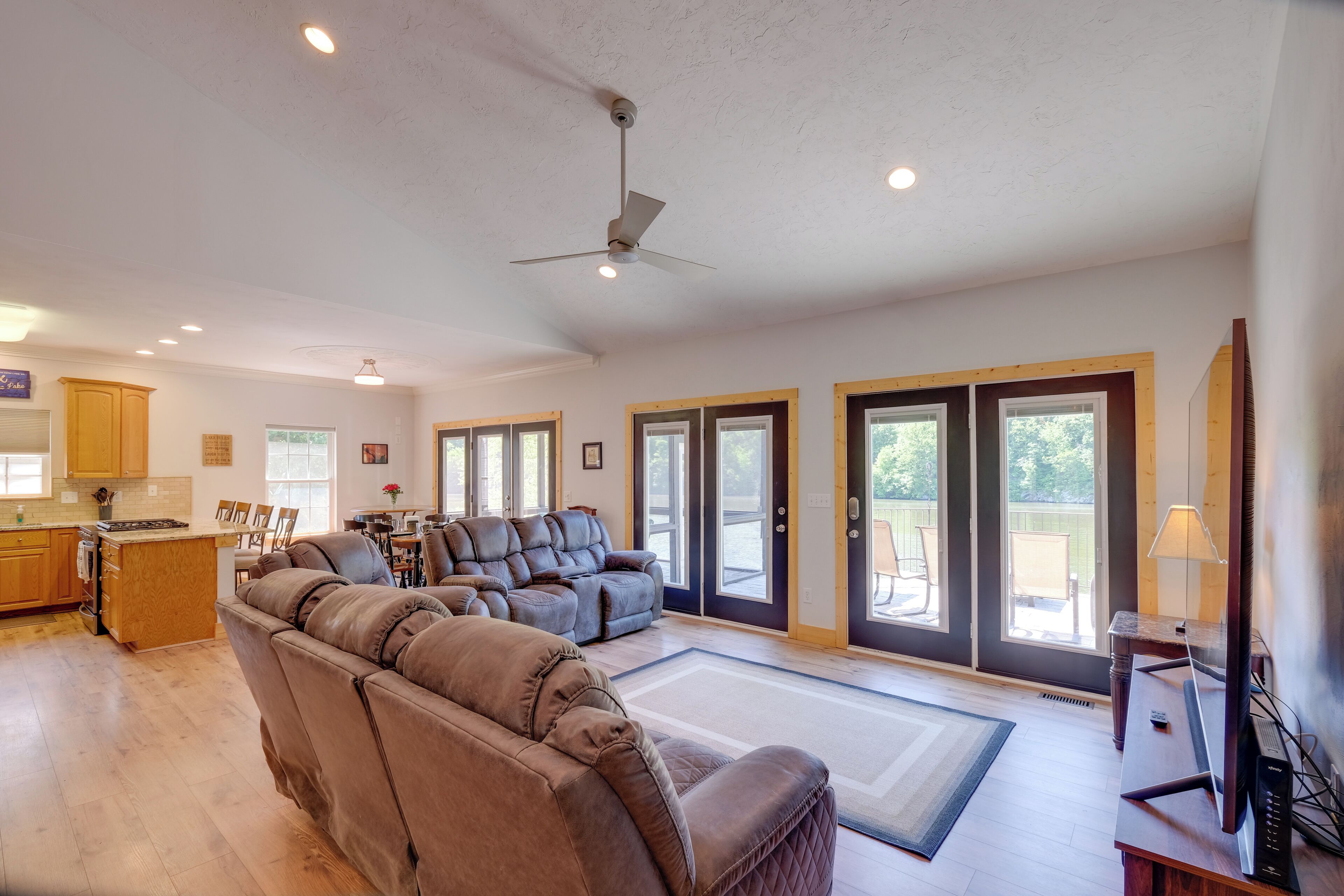 House (5 Bedrooms) | Interior