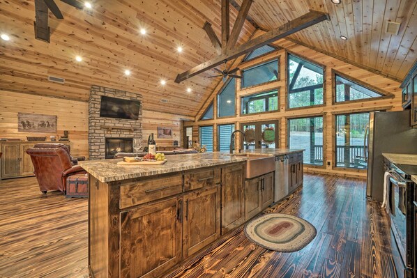 House (4 Bedrooms) | Interior - Broken Bow Cabin: Deck w/ Hot Tub & Pool Table! (Broken Bow)