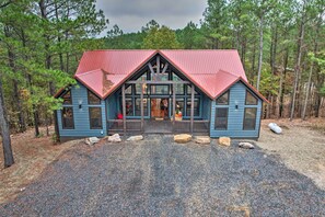 House (4 Bedrooms) | Interior - Broken Bow Cabin: Deck w/ Hot Tub & Pool Table! (Broken Bow)