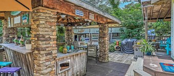 Ocean Isle Apartment w/ Balcony, 1 Mi to Beach!