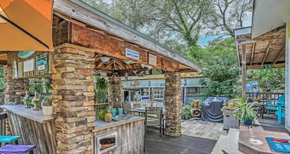 Ocean Isle Apartment w/ Balcony, 1 Mi to Beach!